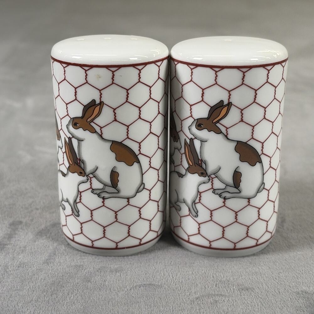 Vintage Takahashi Ceramic Salt and Pepper Shakers Bunnies Rabbits Charity - Picture 3 of 12